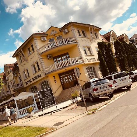 Hotel Korona Hajdúszoboszló 外观 照片