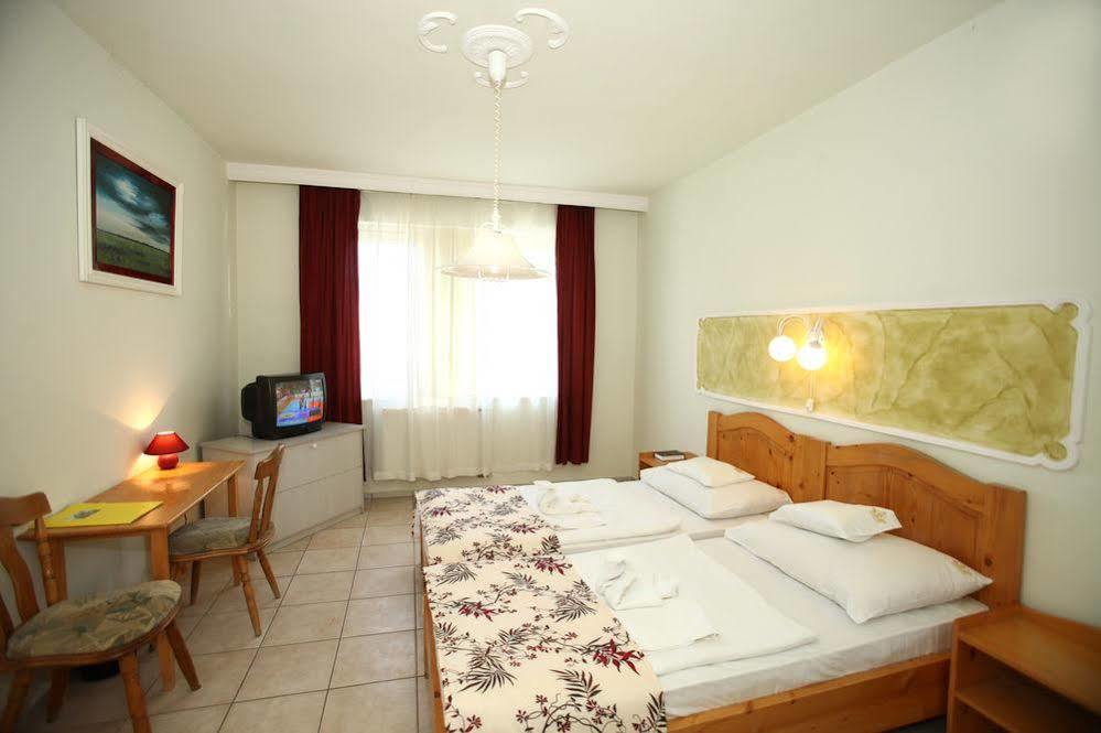 Hotel Korona Hajdúszoboszló 外观 照片